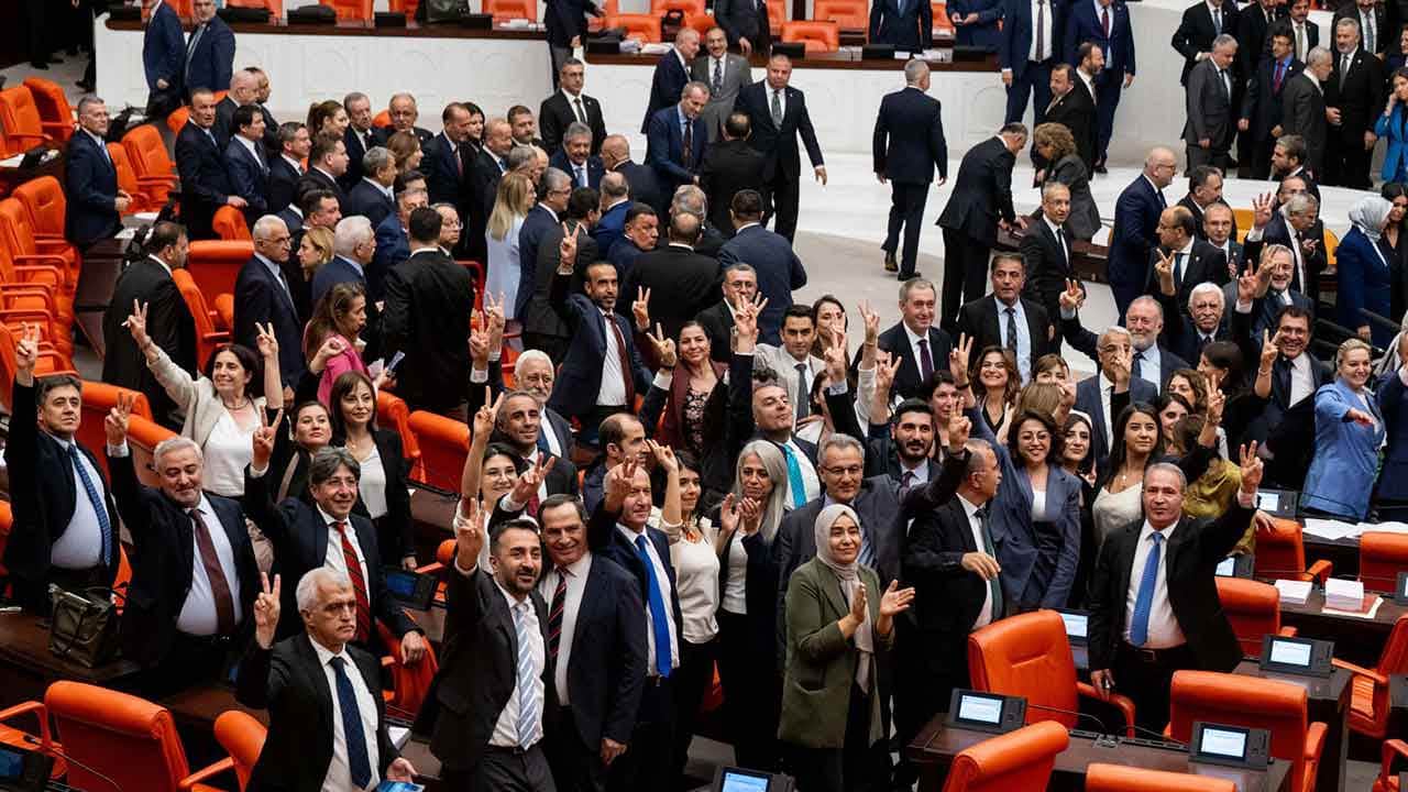 Foto - Yasa tamam, peki Demirtaş’ın durumu ne olacak? DEM tahliye için tarih bile verdi