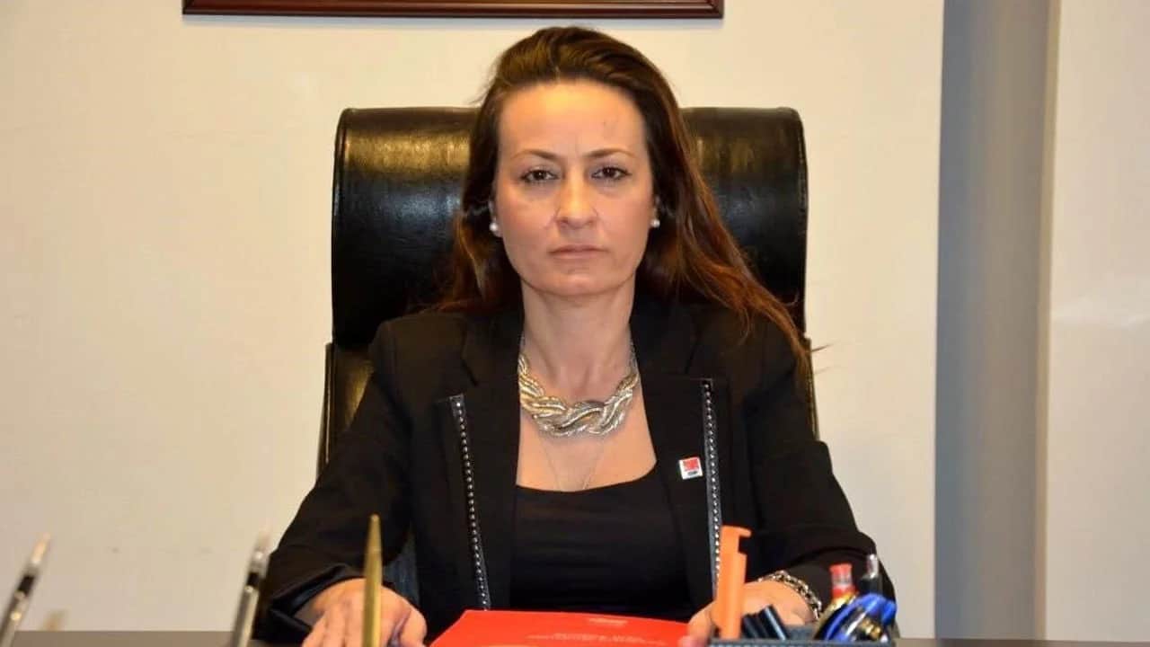 Foto - Yeni partili başkan suçu eşine attı! ‘Benim o kadar param yok’