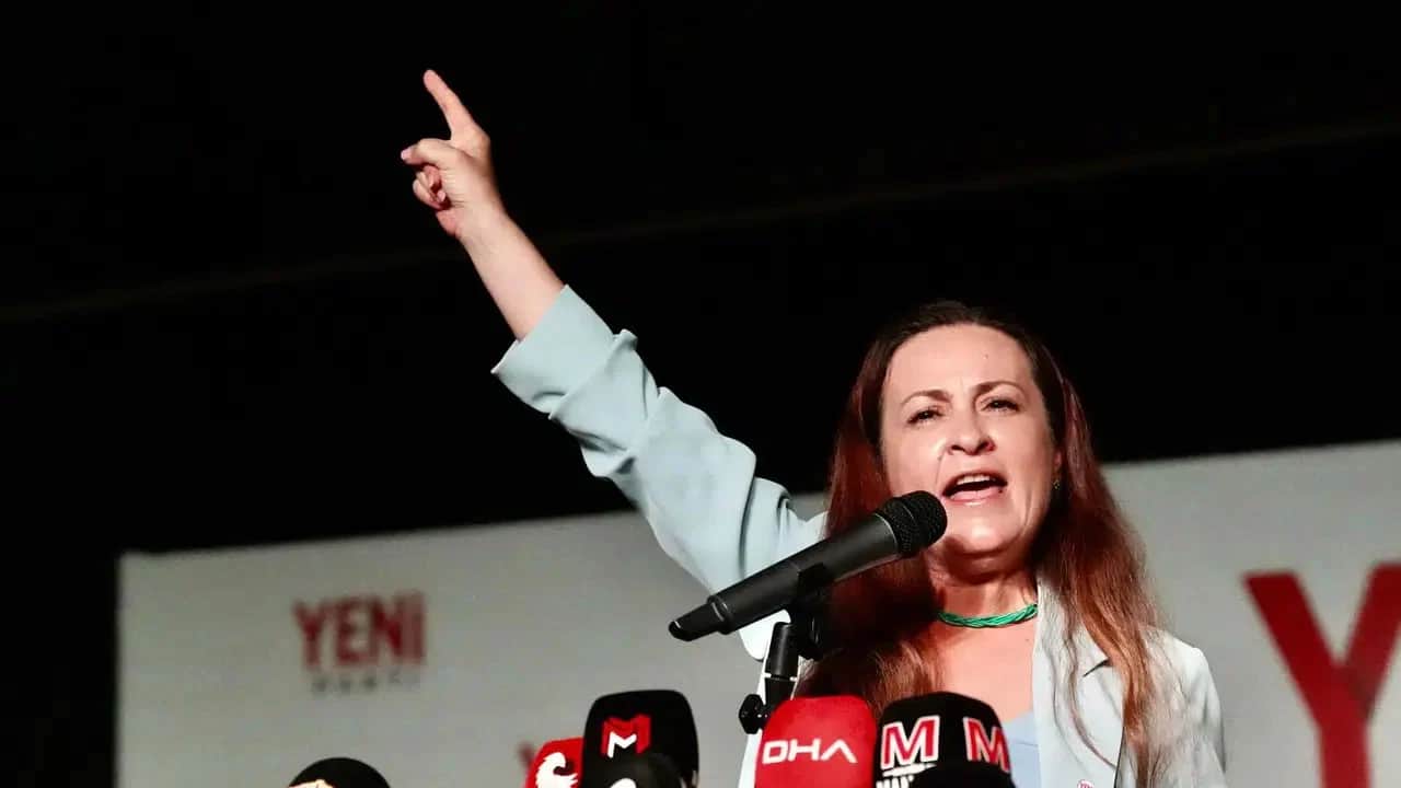 Foto - Yeni partili başkan suçu eşine attı! ‘Benim o kadar param yok’