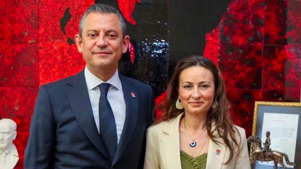 Foto - Yeni partili başkan suçu eşine attı! ‘Benim o kadar param yok’