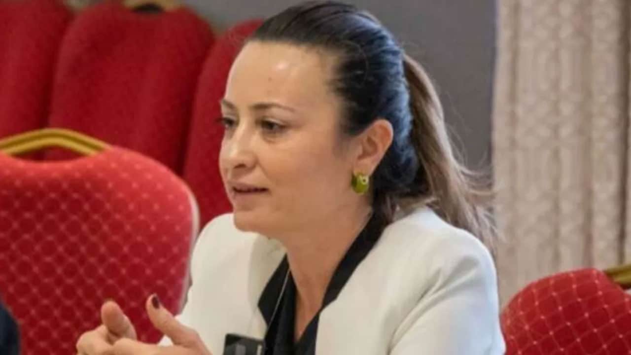 Foto - Yeni partili başkan suçu eşine attı! ‘Benim o kadar param yok’