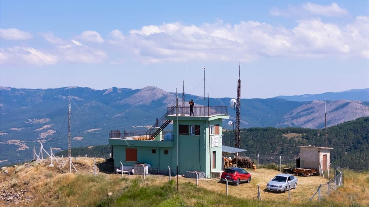 Foto - Yeşil vatan için gözlerini kırpmıyorlar Ormanın gözleri 7 gün 24 saat yangın nöbetinde