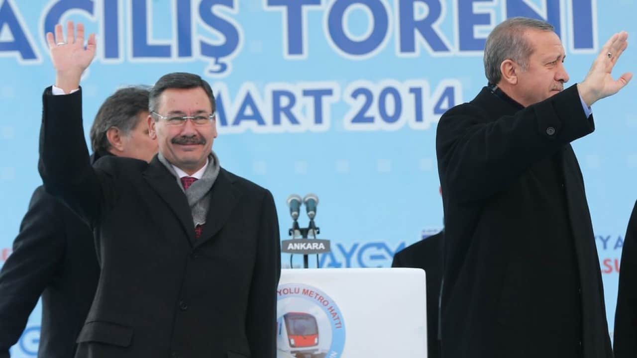 Foto - Yine yaptı yapacağını: Melih Gökçek'ten 1 lira 3 kuruşluk bağış
