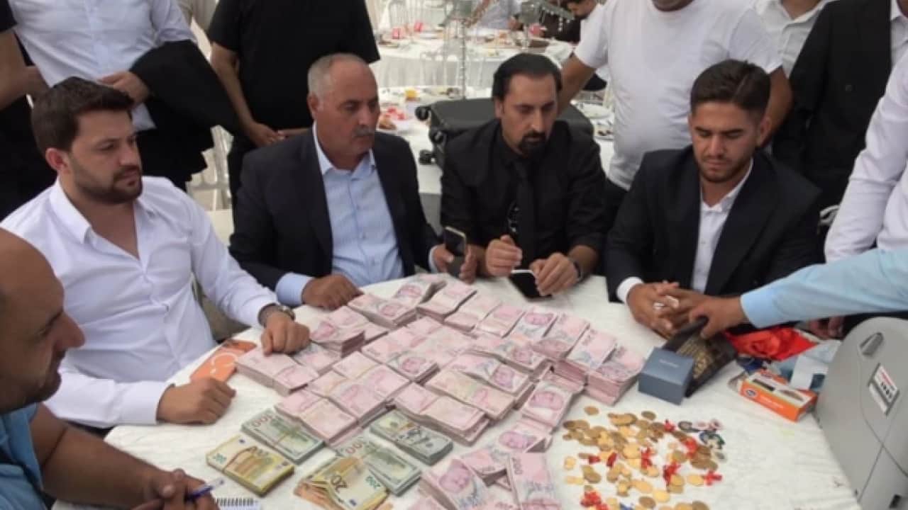Foto - Aşiret düğünü böyle olur: Bavul bavul altın taşıdılar!