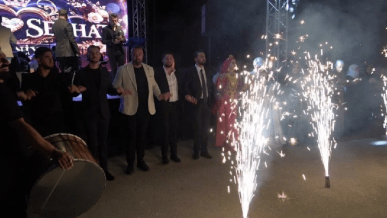 Foto - Aşiret düğünü böyle olur: Bavul bavul altın taşıdılar!
