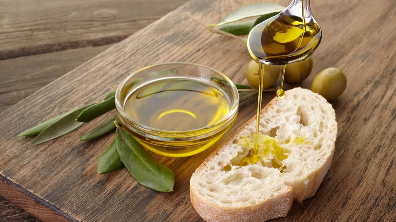 Yoksa en sağlıklı seçenek değil mi? Her yemeğe zeytinyağı koyanlar dikkat