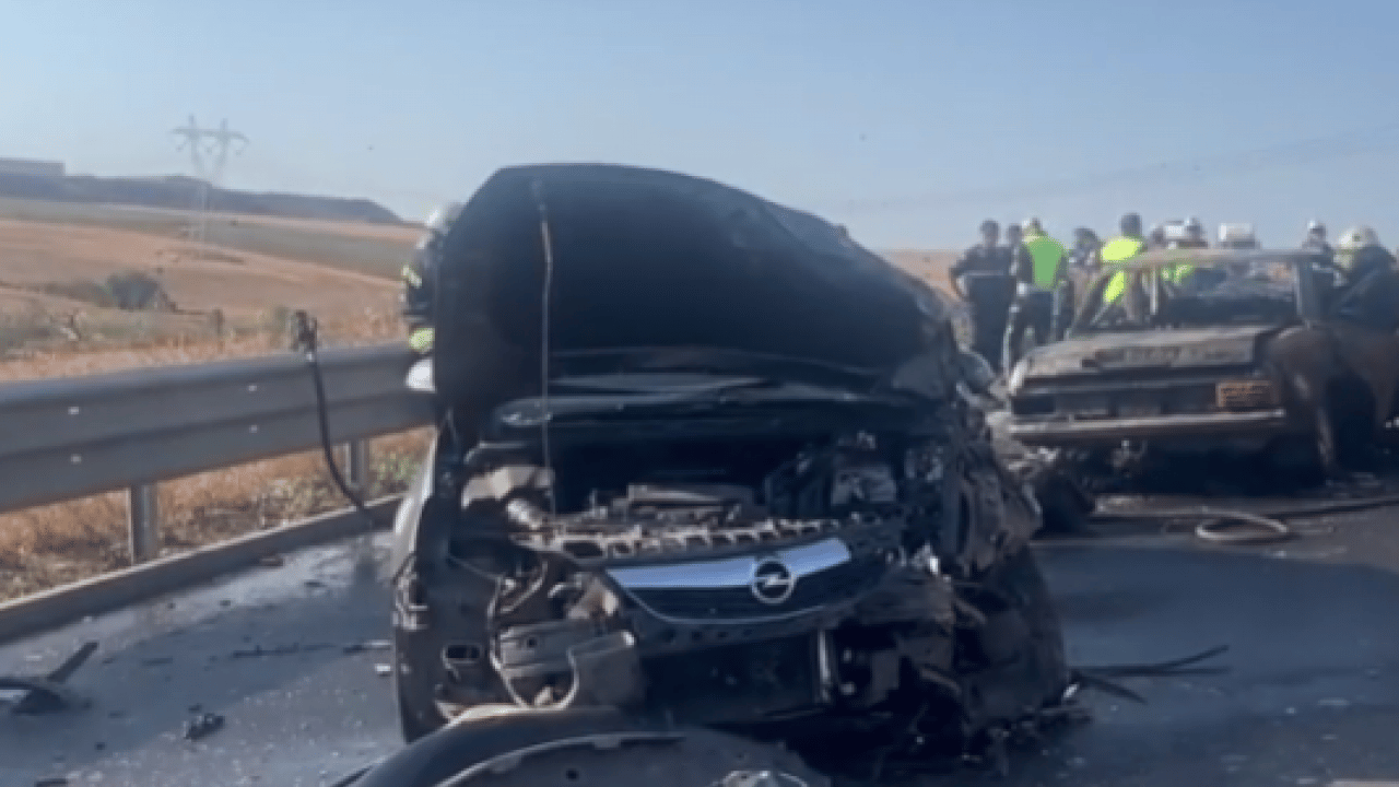 Foto - Yol çalışması felaket getirdi: Araçta sıkışan sürücü yanarak can verdi! 