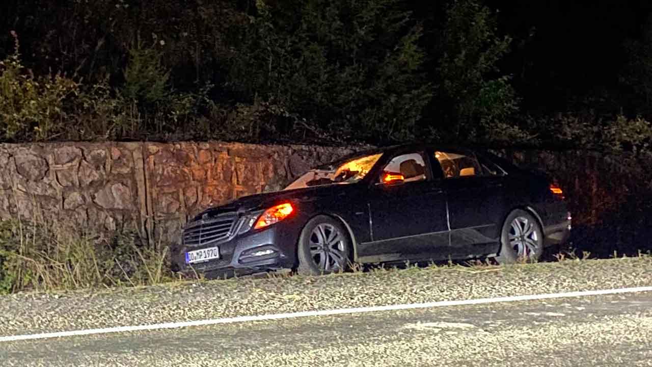 Foto - Yola fırlayan büyükbaş ortalığı savaş alanına çevirdi! Üç araç birbirine girdi, 6 yaralı!