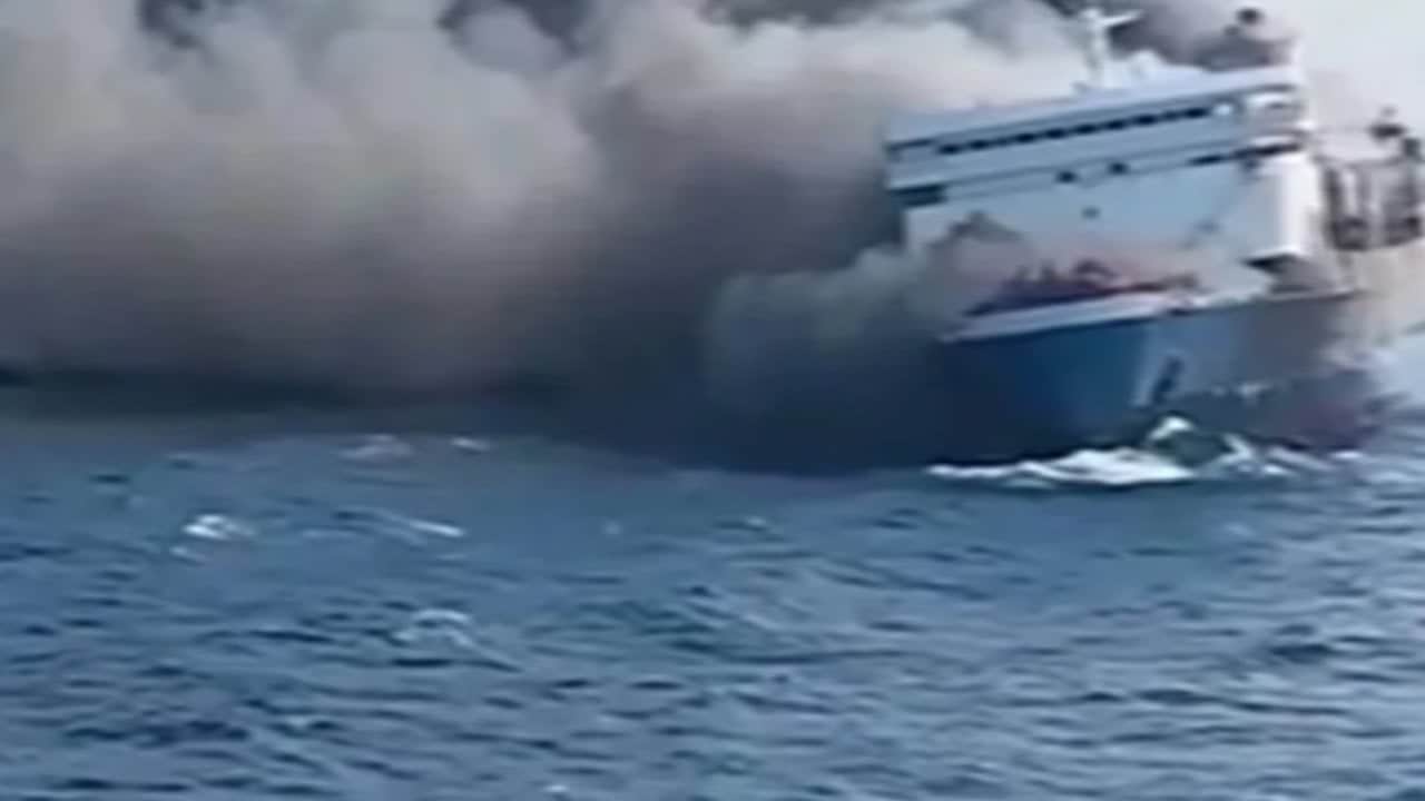 Foto - Yolcu feribotu alev aldı! 5 kişi hayatını kaybetti, onlarca kayıp var