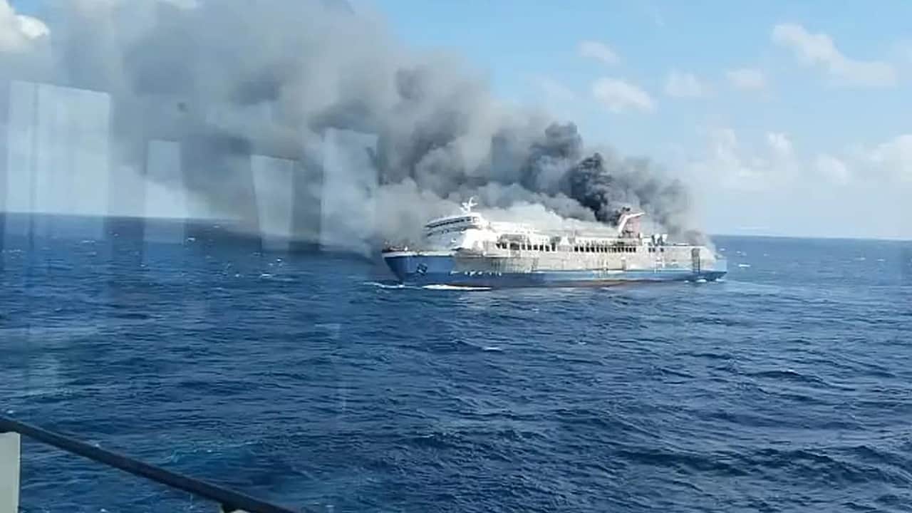 Foto - Yolcu feribotu alev aldı! 5 kişi hayatını kaybetti, onlarca kayıp var