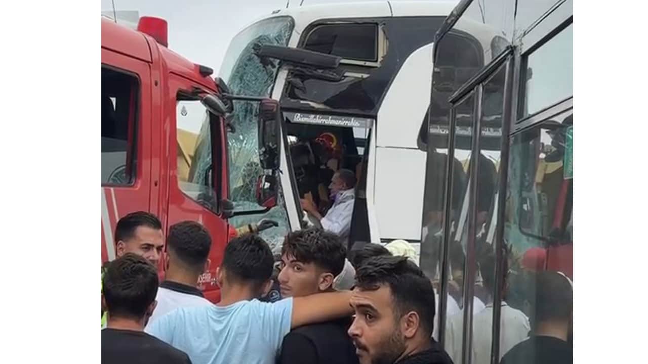 Foto - Yolcu otobüsü ile İETT otobüsü çarpıştı! İstanbul'da can pazarı