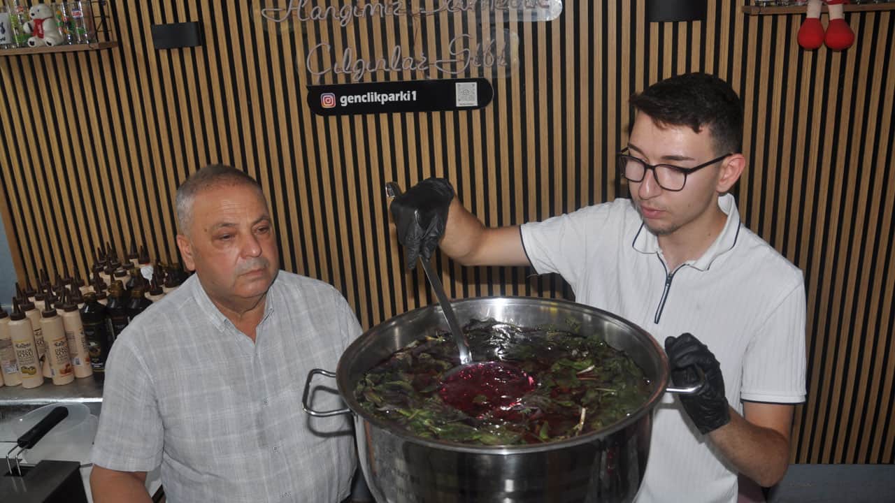 Foto - Yöresel 12 çeşit doğal içecekle hizmet veriyor! Bu çay bahçesinde asitli içeceğe yer yok