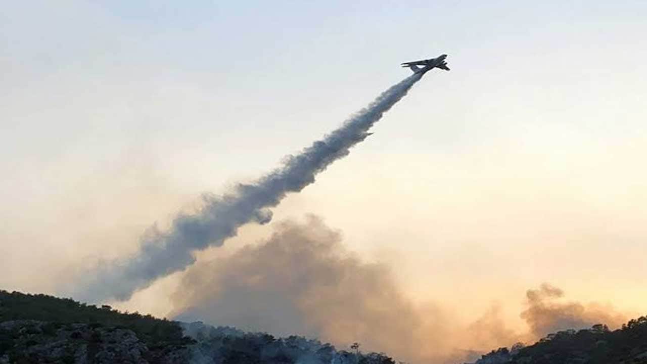 Foto - Yunanistan'ın kalbi Atina'da felaket! Uçaklar ve helikopterler havalandı