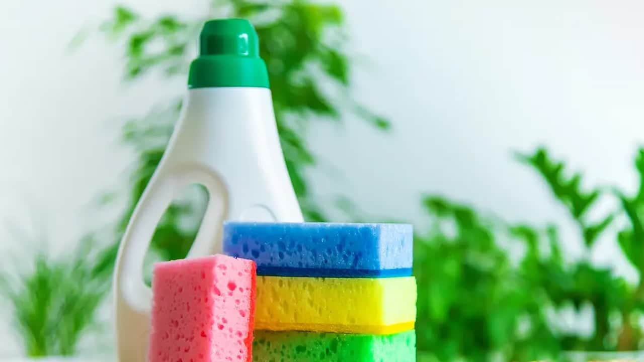 Yüzeylere sürerken aynı zehir oluyor: Bulaşık deterjanını böyle kullanma... Bir kez bile az kullanmak bakın ne yapar