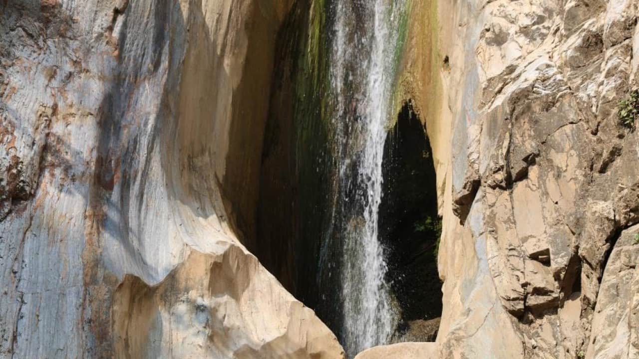 Foto - ‘Yüzme bilmeyen girmesin’ Ölüme davetiye çıkarıp sulama kanalında yüzdüler