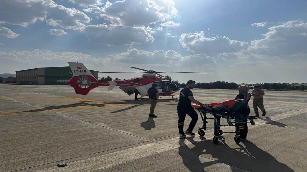 Zamanla yarışan nefes kesen operasyon! Yolu olmayan yayladan ambulans helikopterle kurtarıldı!