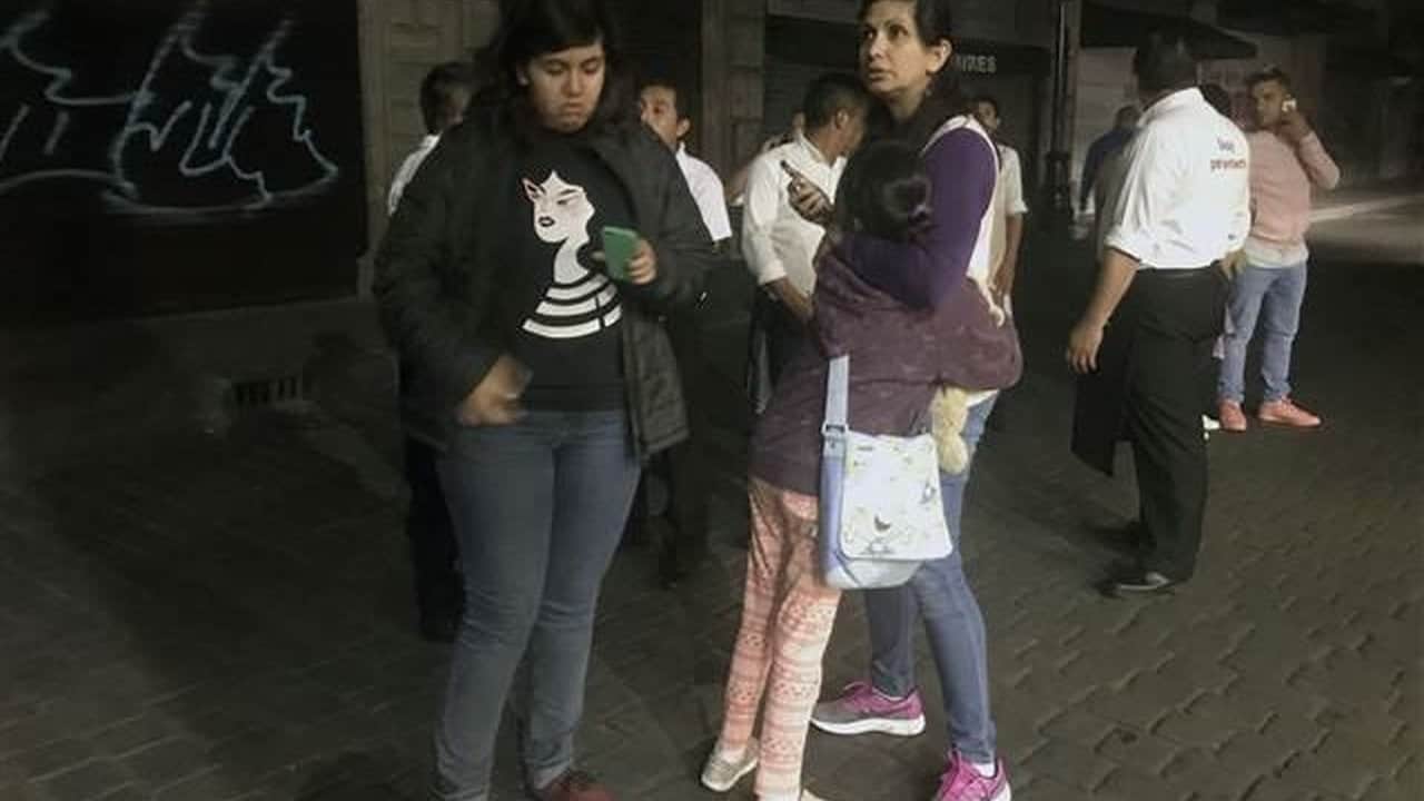 Foto - Zangır zangır sallandı! 5,7 büyüklüğünde deprem oldu