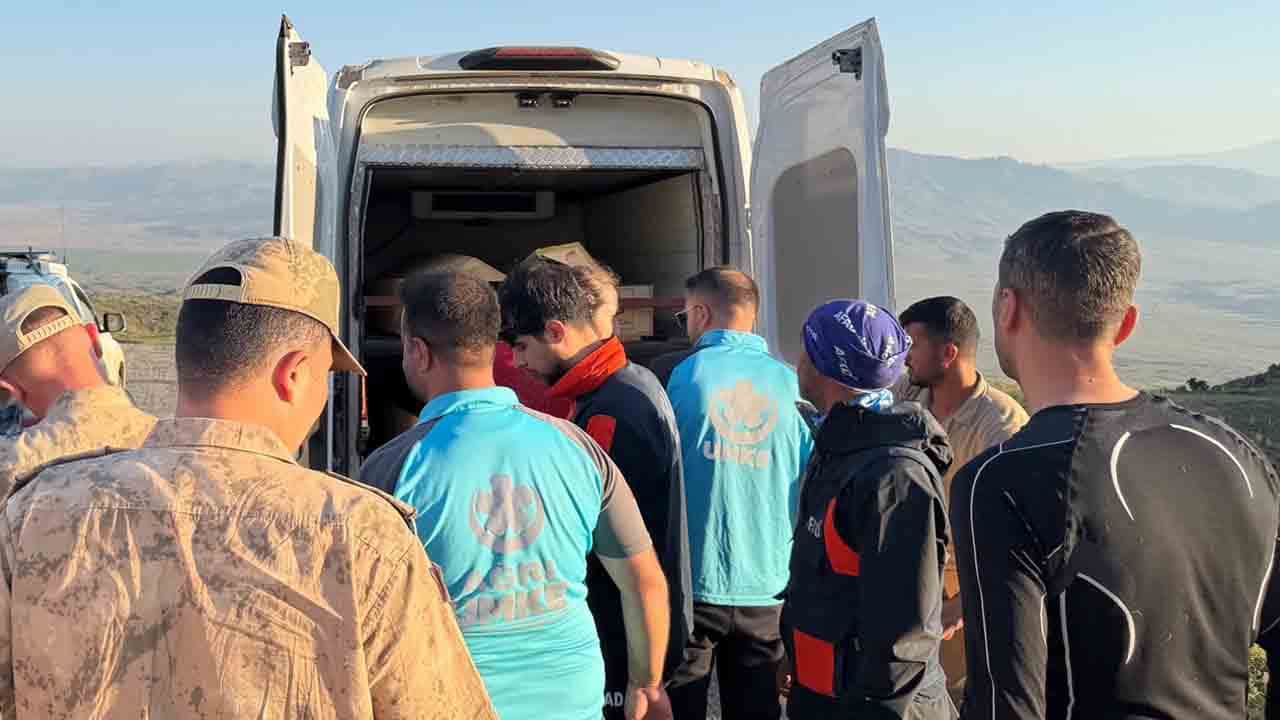 Foto - Zirvedeki acı arayış bitti: Sevim Yılmaz’ın cenazesi dağdan indirildi