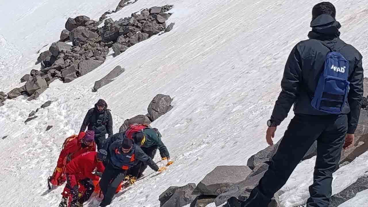 Foto - Zirvedeki acı arayış bitti: Sevim Yılmaz’ın cenazesi dağdan indirildi