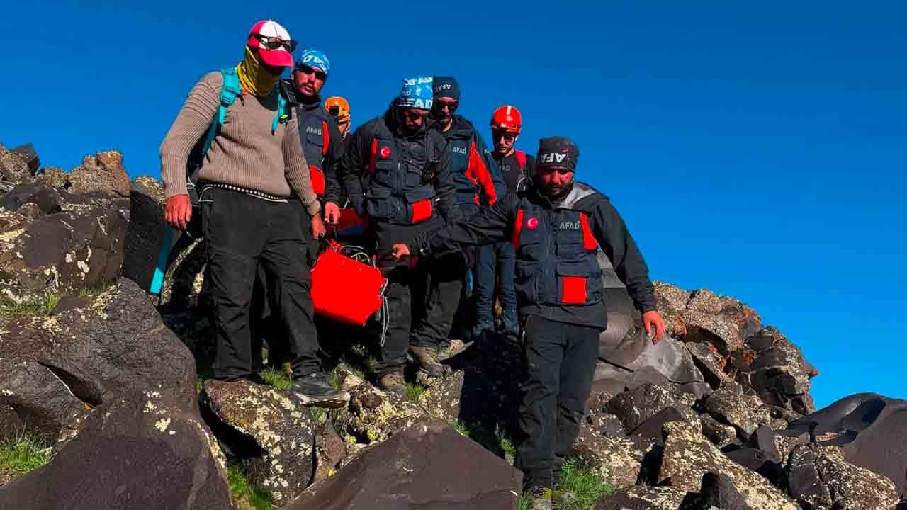 Foto - Zirvedeki acı arayış bitti: Sevim Yılmaz’ın cenazesi dağdan indirildi
