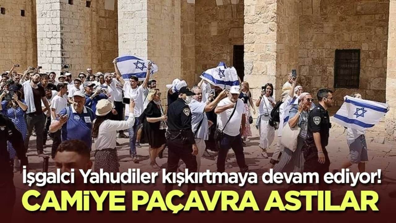 İşgalci Yahudiler kışkırtmaya devam ediyor! Camiye paçavra astılar