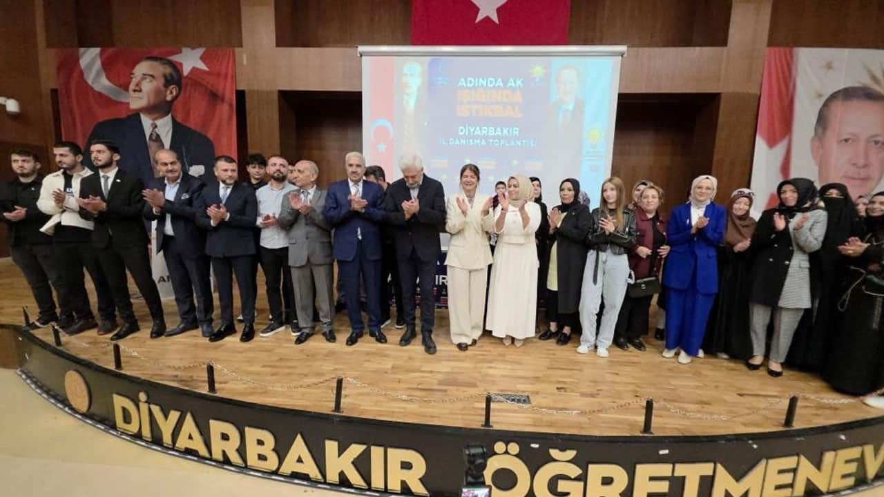 2 parti ile yollarını ayırdılar! AK Parti'ye büyük katılım