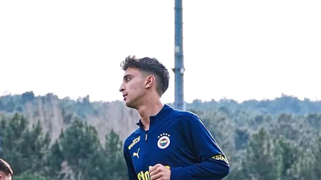 3. Lig takımı, Fenerli yıldızı kaptı!