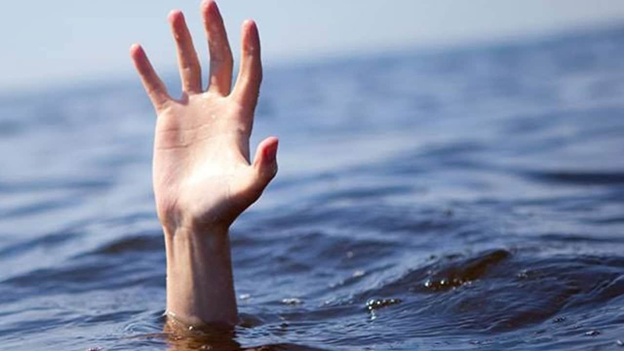 Ablasını kurtarmak için denize girdi! 19 yaşındaki genç hayatını kaybetti