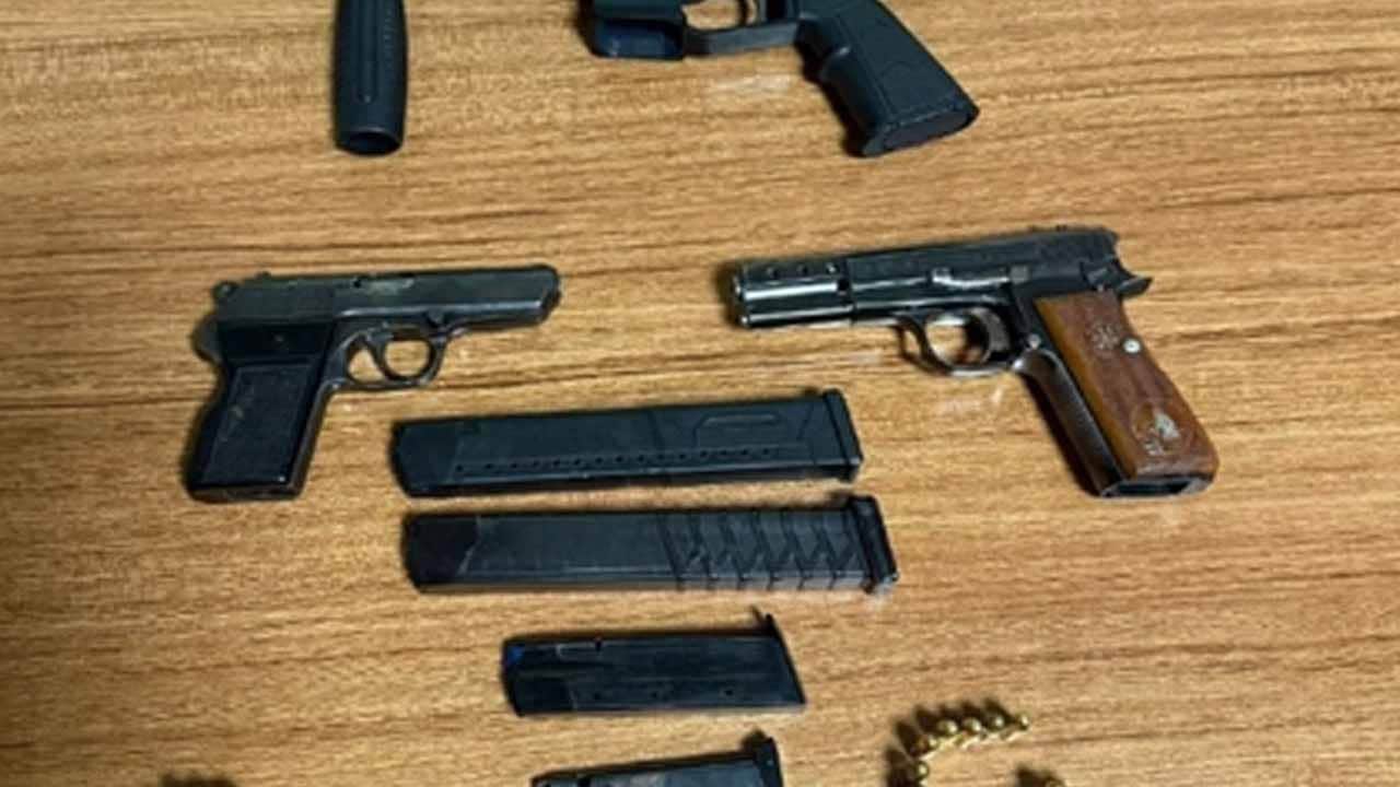 Adana’da silah operasyonu! 3 ruhsatsız tabanca ele geçirildi