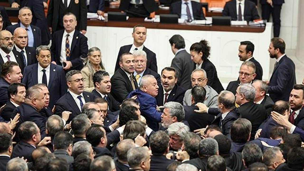 Ali Mahir özür diledi! CHP’li vekilin yumruklu saldırısında geri adım