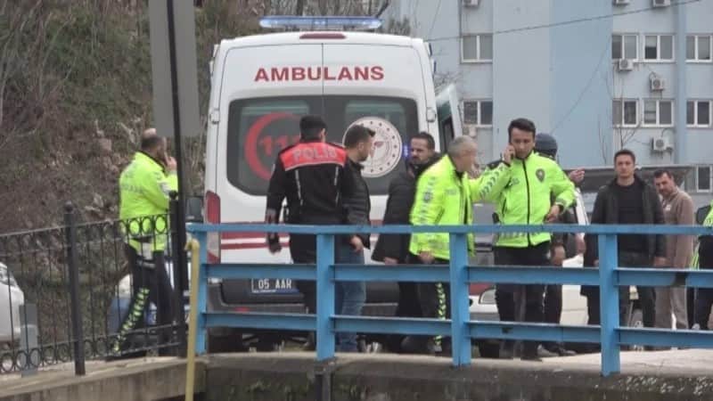 Amasya’da dur ihtarına uymayan ehliyetsiz çocuk polise çarptı: 1 yaralı