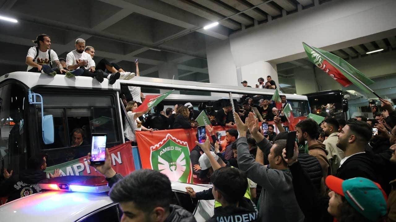 Amedspor, Diyarbakır'da coşkuyla karşılandı