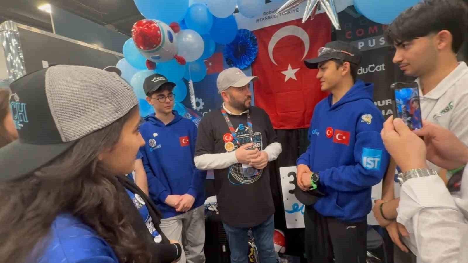 Arnavutköylü Gençler Dünya Robot Şampiyonası’nda ABD’de Ülkemizi Temsil Etti