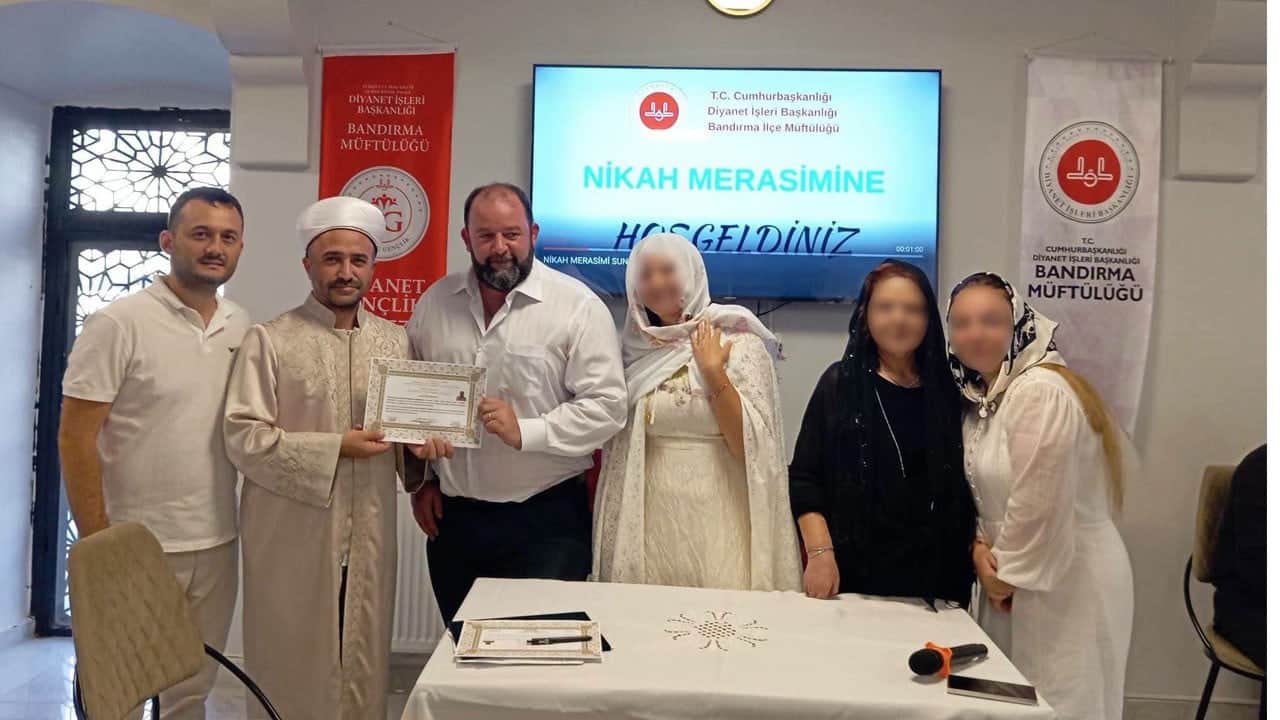 Aynı anda iki mutluluk! Kelime-i Şehadet getirip Müslüman oldu
