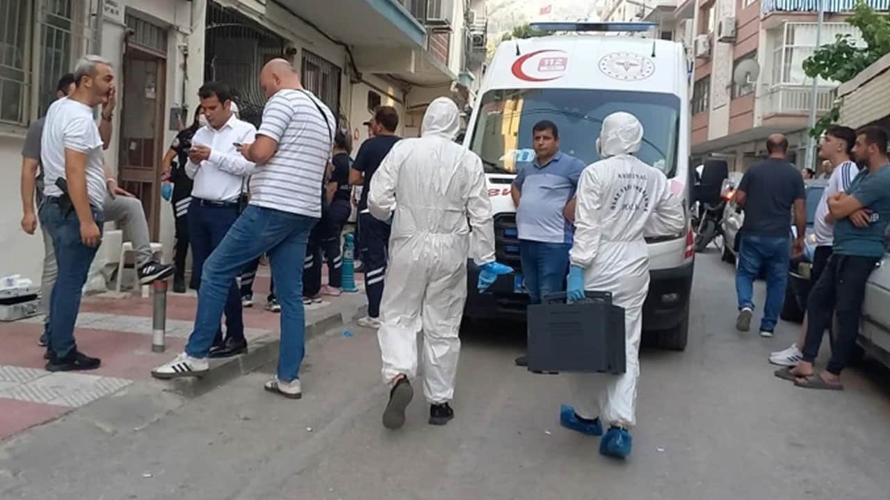 Aynı evde yaşayan abla, kardeşinin öldüğünü komşudan öğrendi! Kokuyu bile fark etmemiş!