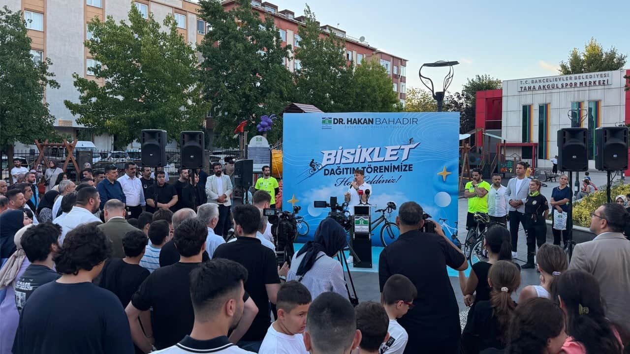 Bahçelievler’de spor ve sağlıklı yaşama teşvik! 4 bin 300 çocuğa bisiklet dağıtıldı