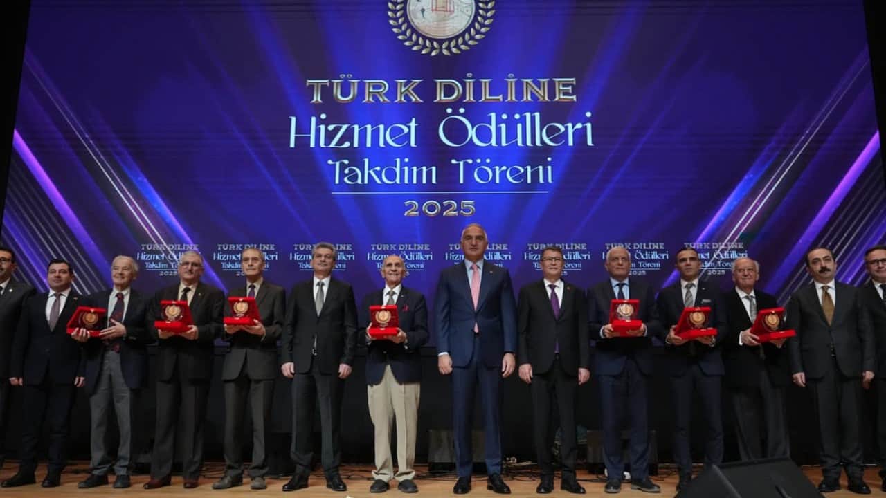 Bakan Ersoy: "Türkçeye gösterdiğimiz özen, aslında kimliğimize, kültürümüze ve geleceğimize gösterdiğimiz özendir"