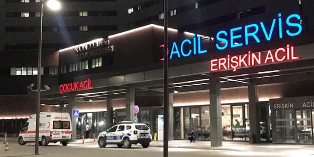 Bartın’da uyarıları hiçe sayan vatandaşlar ölümden döndü! İnkumu’nda 10 kişi dev dalgaların arasında can pazarı yaşadı!