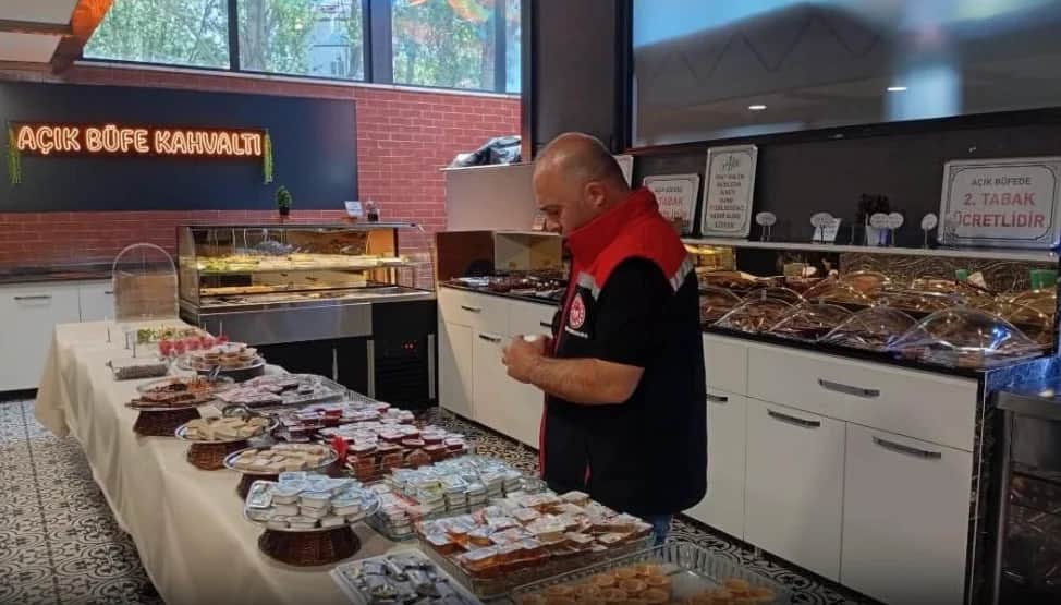 Bayburt'ta gıda işletmelerine sıkı denetim! Ürünler tek tek inceleniyor