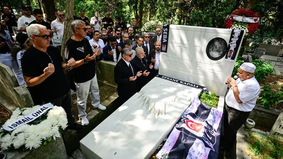Beşiktaş'ın efsane başkanı Süleyman Seba kabri başında anıldı