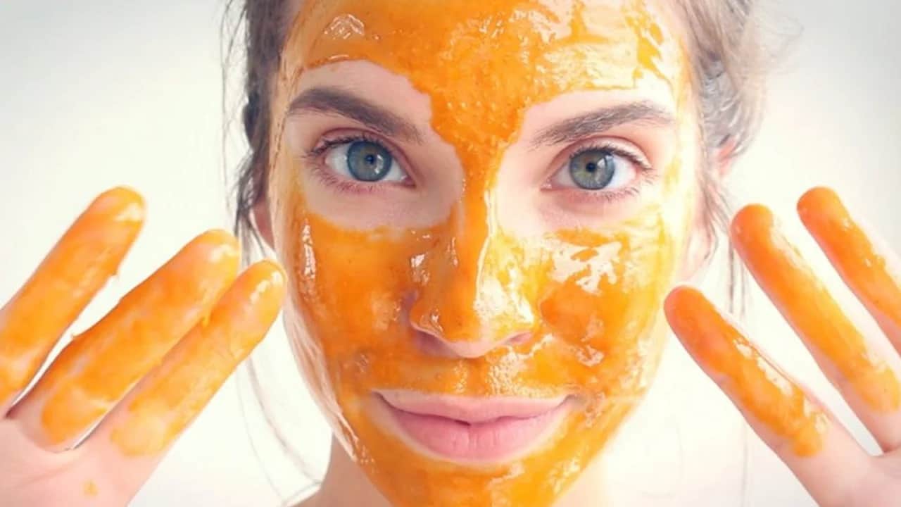 Besleyici bal maskeleri cilt tipine göre: Yanına o katılırsa kuruyan ciltleri derinden etkileyecek! Bala talep yağıyor