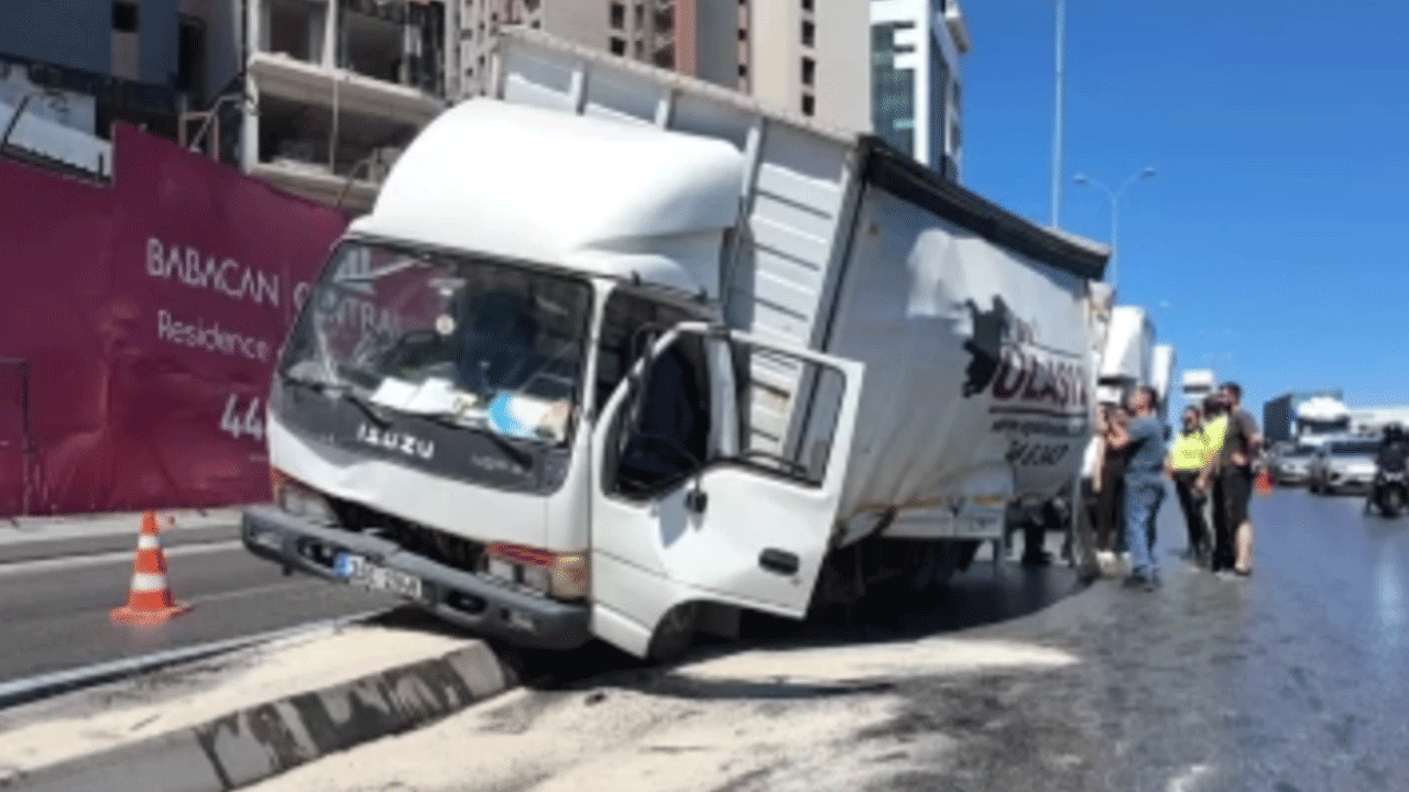 Beylikdüzü'nde trafiği kilitleyen kaza!