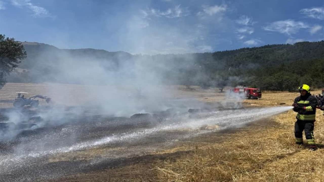 Bolu’da balya makinesinden çıkan kıvılcımlar tarladaki ürünü yaktı