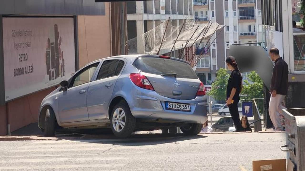 Böylesi ancak fıkralarda olur! Navigasyon şaşkın sürücü daha da şaşkın