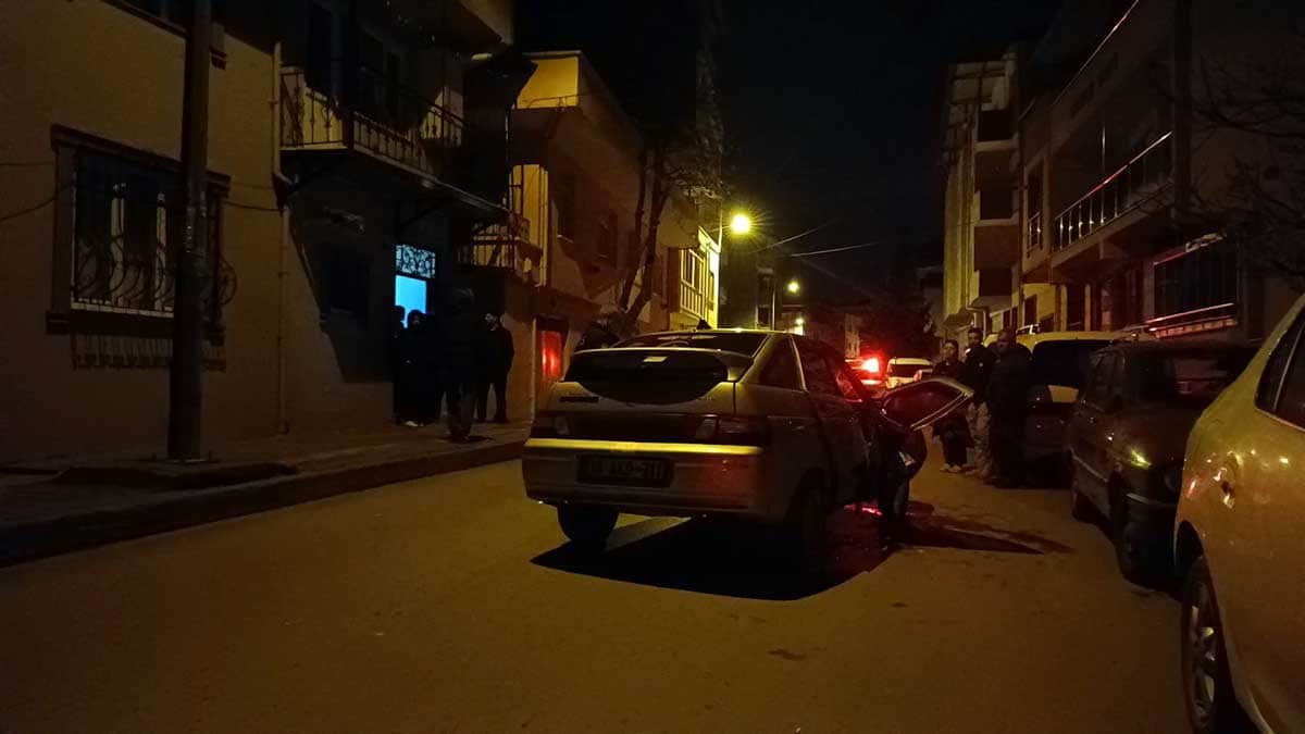 Bursa'da 2 araç çarpıştı! 2 yaralı