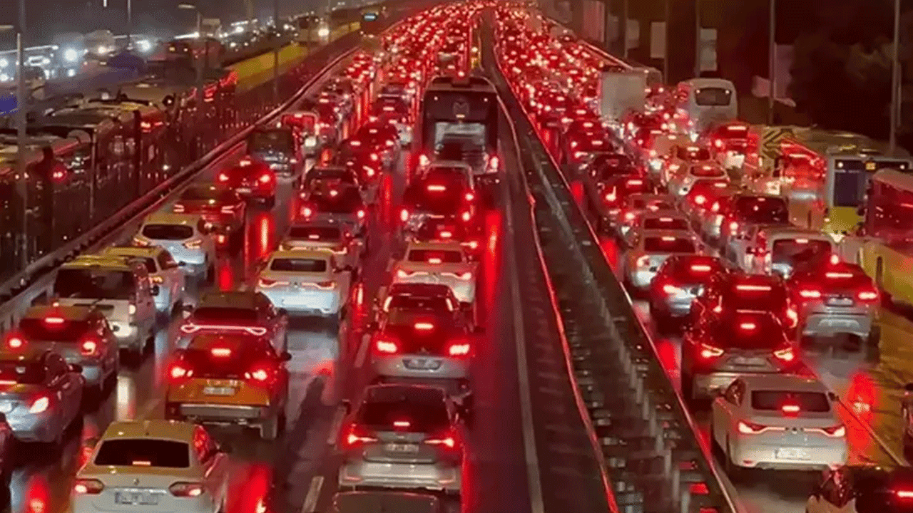 CHP izliyor İstanbul bitiyor! Trafik yoğunluğu yüzde 80'e çıktı