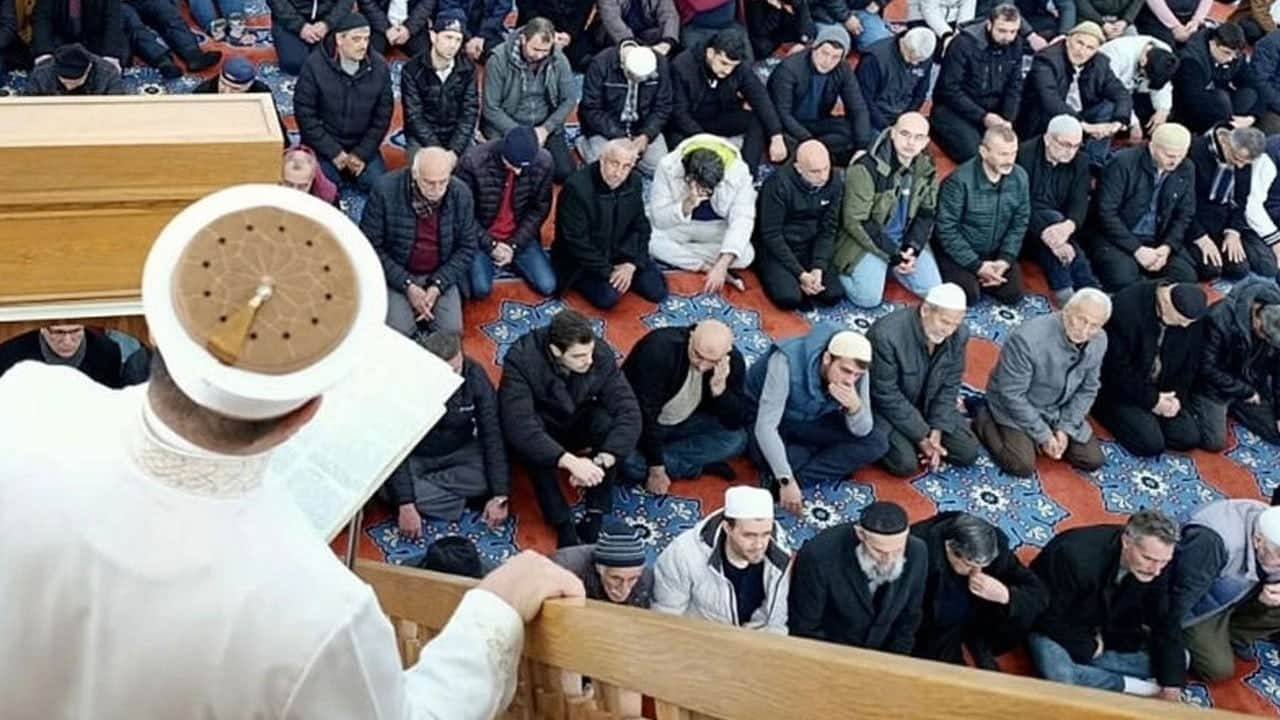 Cuma hutbesinde 15 Temmuz ve FETÖ uyarısı: Tehlike geçmedi!