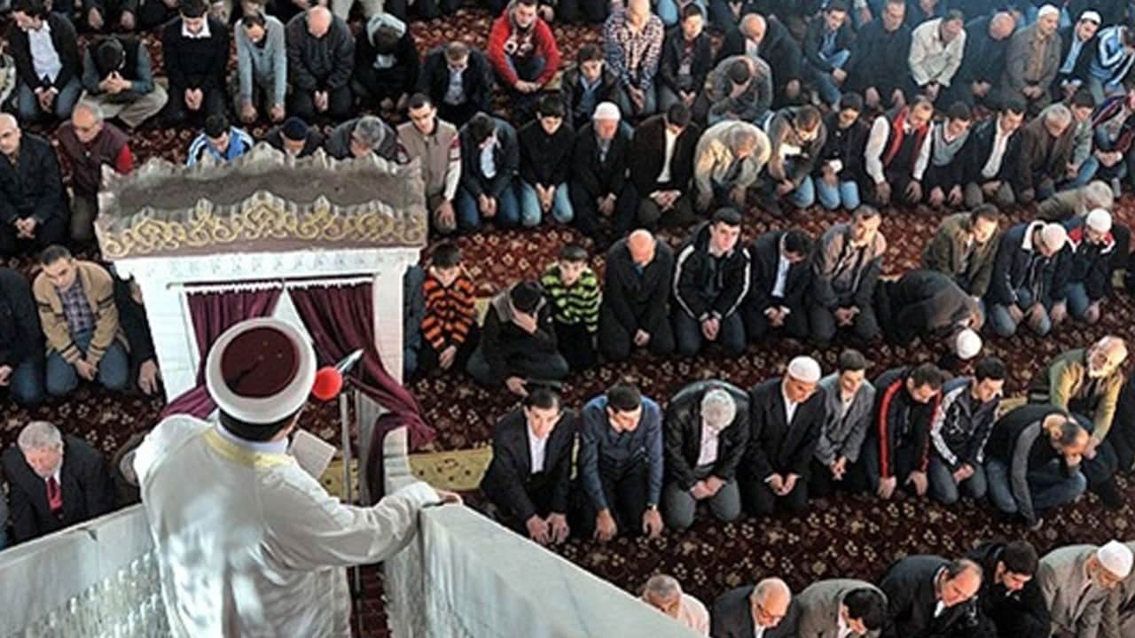 Cuma hutbesinde ümmete çağrı: Mazlumların sesi olun!