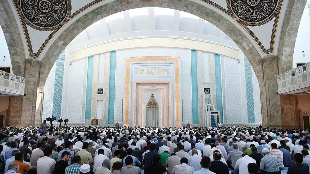 Cuma hutbesinde ümmete çağrı: Yeni Kerbela’lara karşı birlik olalım!
