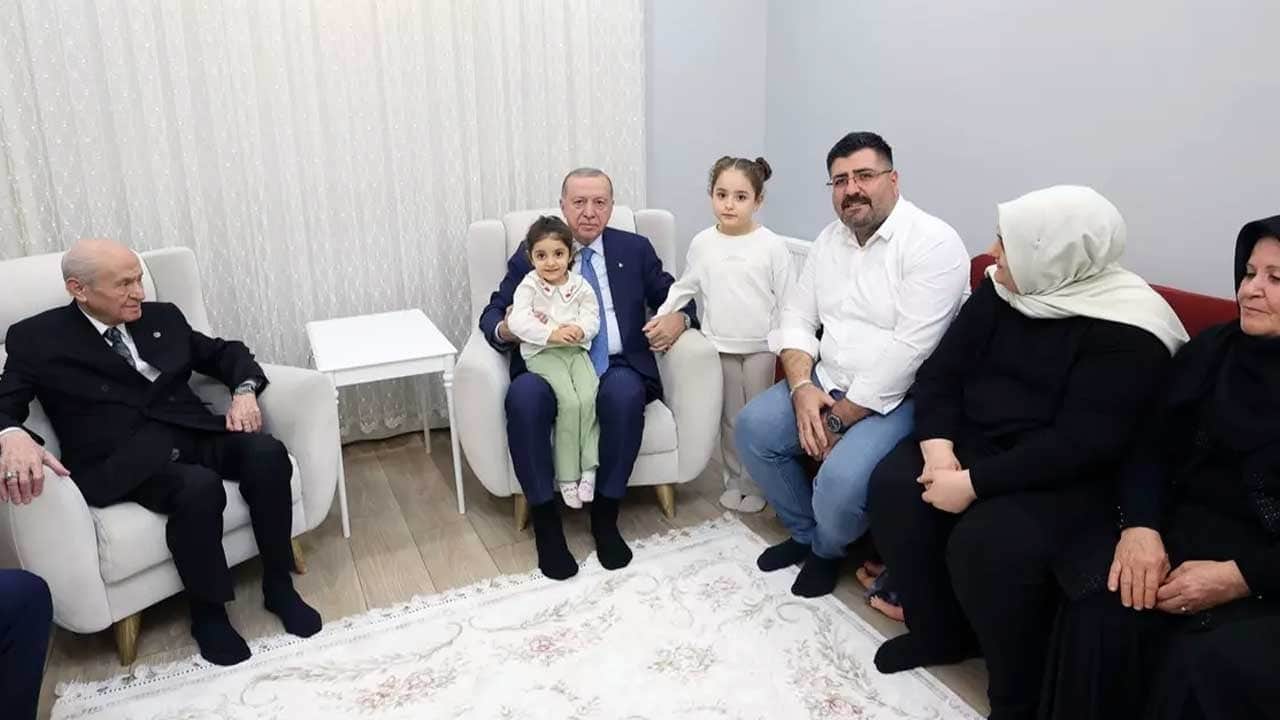 Cumhurbaşkanı Erdoğan ve MHP lideri Bahçeli'den Hatay'da depremzede aileye ziyaret